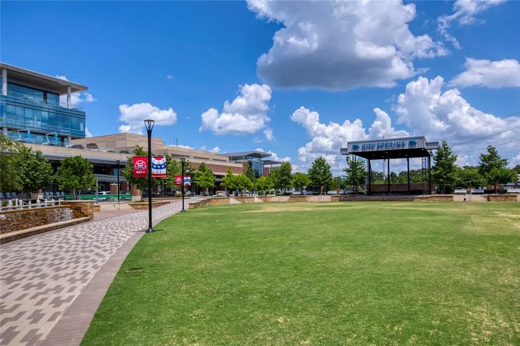 Atlanta, Georgia 30350, United States, 2 Bedrooms Bedrooms, ,1 BathroomBathrooms,Residential,Active,254000