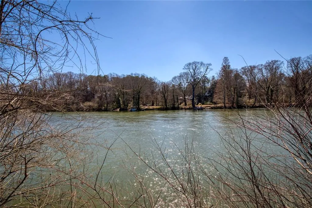 Atlanta, Georgia 30350, United States, 2 Bedrooms Bedrooms, ,1 BathroomBathrooms,Residential,Active,254000