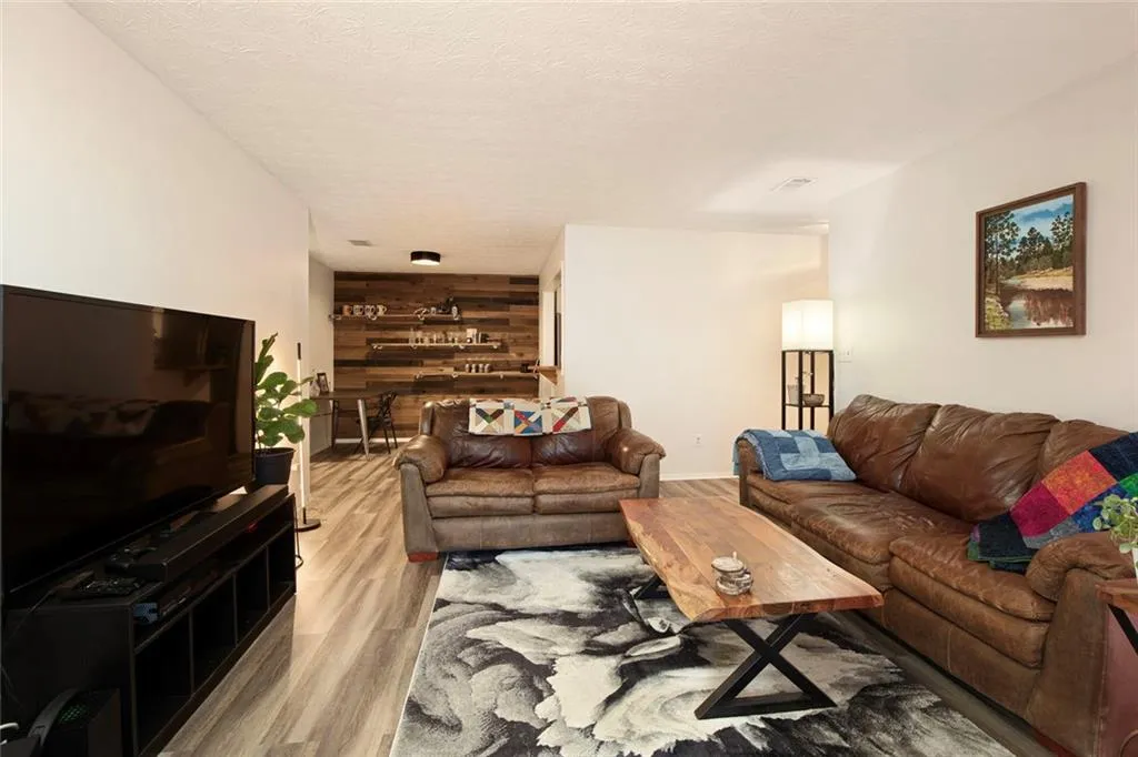 Atlanta, Georgia 30350, United States, 2 Bedrooms Bedrooms, ,1 BathroomBathrooms,Residential,Active,254000