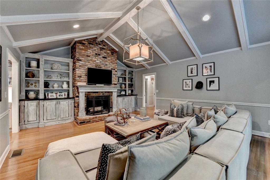 5475 Trowbridge Drive, Dunwoody, Georgia image 8