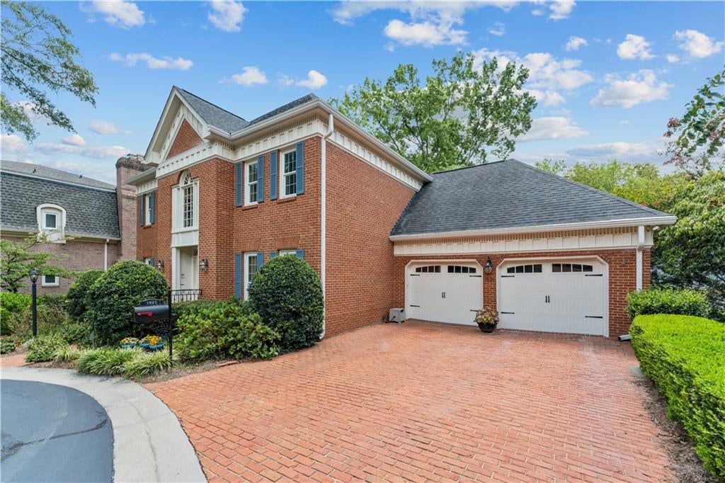 1951 Winchelsea Court W
