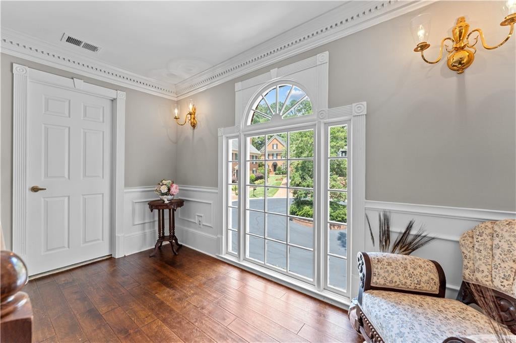 1951 Winchelsea Court W