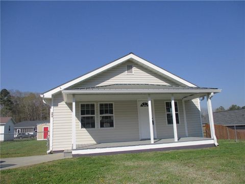 Homes For Sale - 206 Tennessee Street<br/> Fairmount, GA 30139