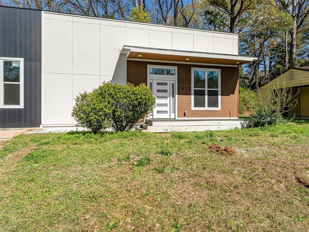 1571 Mary George Avenue NW