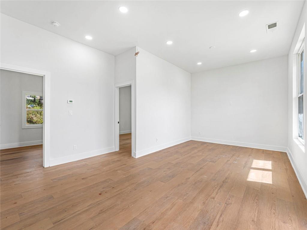 1571 Mary George Avenue NW