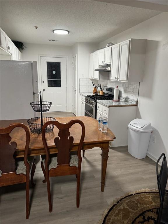 328 NE Roosevelt Circle