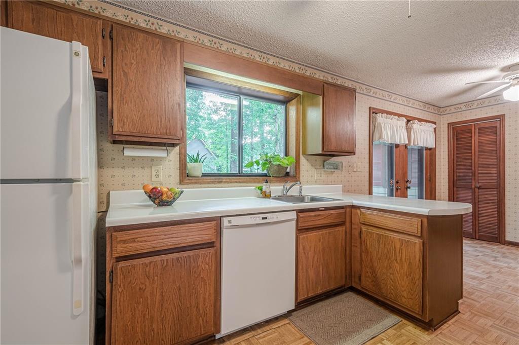 2174 Kinridge Road, Marietta, Georgia image 15
