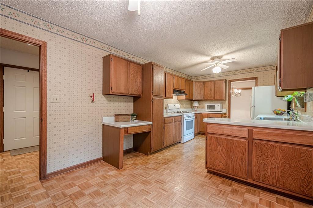 2174 Kinridge Road, Marietta, Georgia image 17