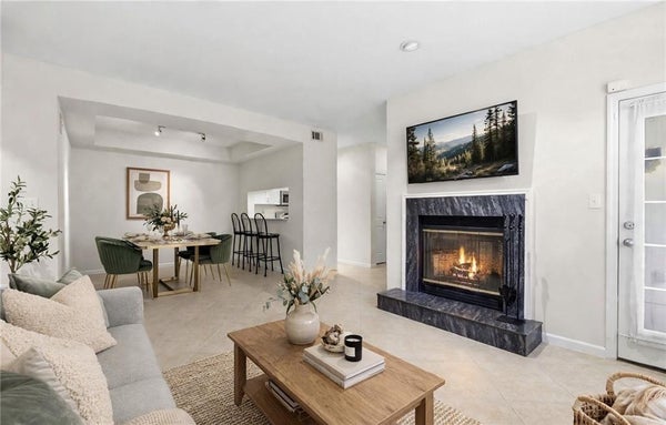 240 RENAISSANCE PKWY NE APT 211, ATLANTA, GA 30308 - Image ea3882f06f2f2d2ba854302d0ab8da70/3661639136