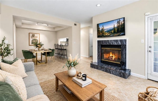 240 RENAISSANCE PKWY NE APT 211, ATLANTA, GA 30308 - Image ea3882f06f2f2d2ba854302d0ab8da70/4064048045