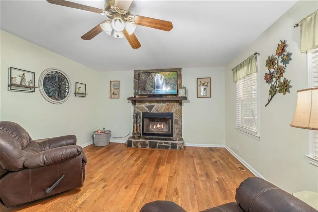 Acworth, Georgia 30102, United States, 3 Bedrooms Bedrooms, ,2 BathroomsBathrooms,Residential,Active,185896