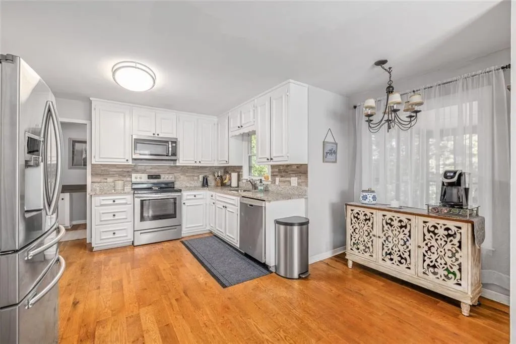 Acworth, Georgia 30102, United States, 3 Bedrooms Bedrooms, ,2 BathroomsBathrooms,Residential,Active,185896