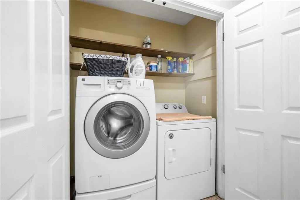 Acworth, Georgia 30102, United States, 3 Bedrooms Bedrooms, ,2 BathroomsBathrooms,Residential,Active,185896