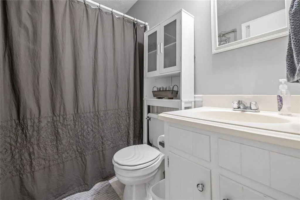 Acworth, Georgia 30102, United States, 3 Bedrooms Bedrooms, ,2 BathroomsBathrooms,Residential,Active,185896