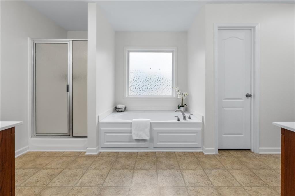 5484 Stone Cove Drive, Atlanta, Georgia image 41