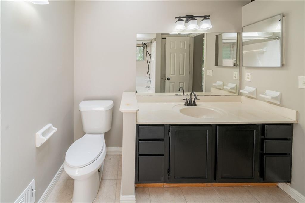 2132 Sara Ashley Way, Lithonia, Georgia image 11