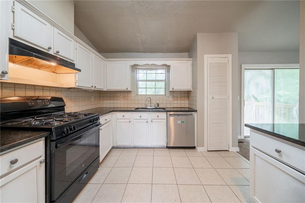 2132 Sara Ashley Way, Lithonia, Georgia image 3