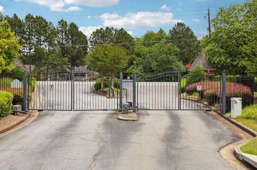 600 BEDFORT Drive