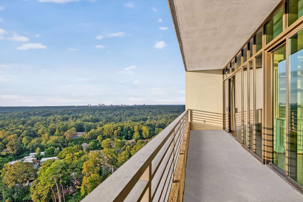 750 Park Avenue NE 25W