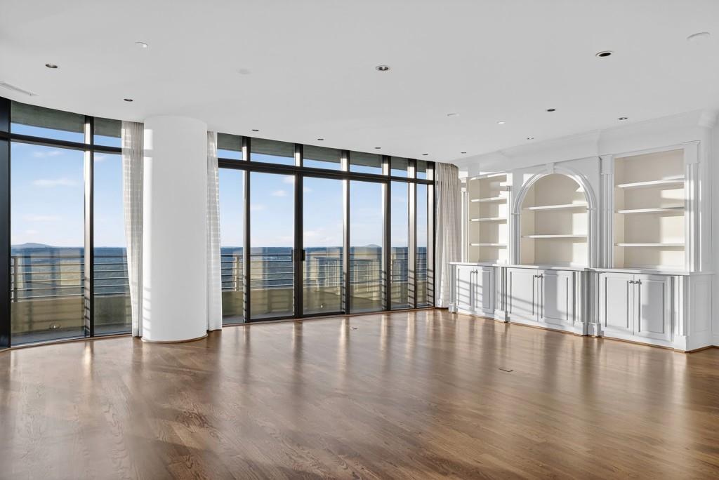 750 Park Avenue NE 25W