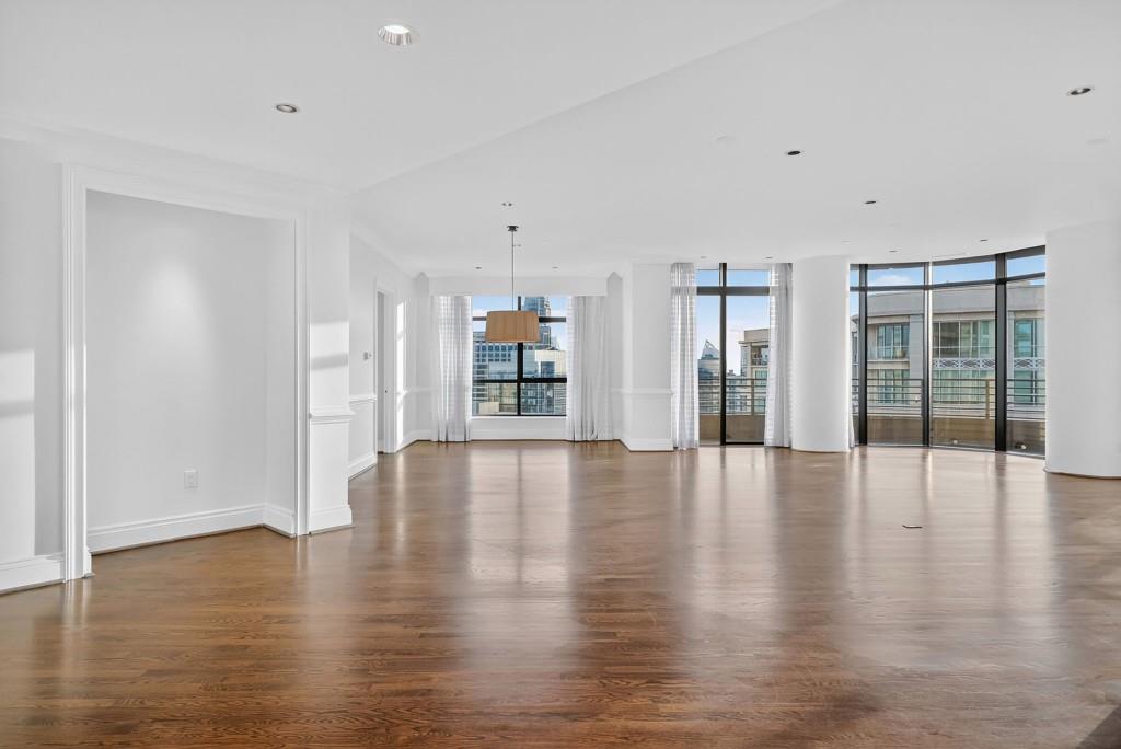 750 Park Avenue NE 25W