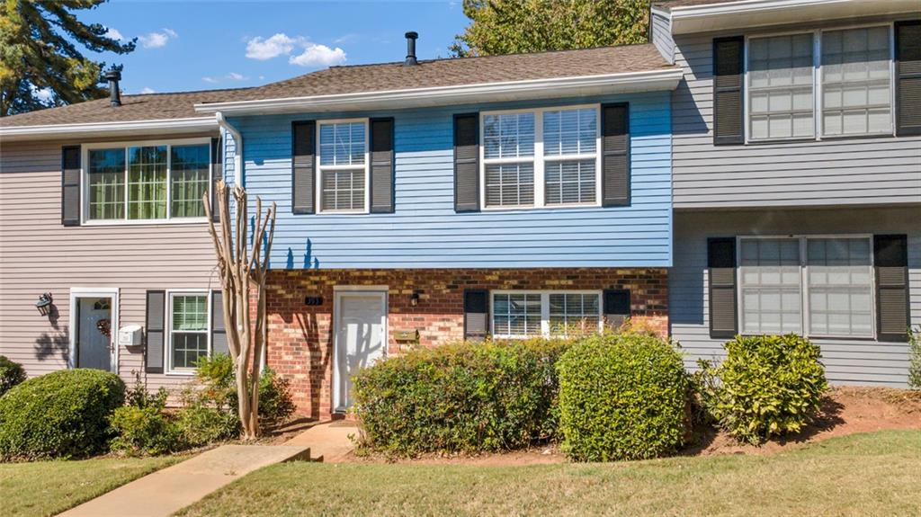 393 Promenade Court SW