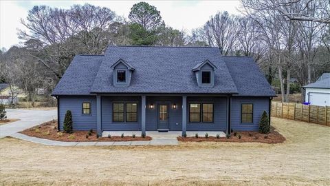 Homes For Sale - 114 Henson Drive<br/> Monroe, GA 30655