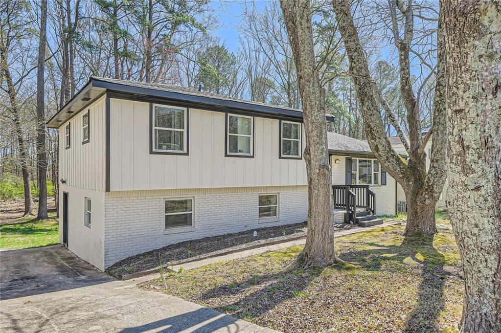 6552 King George Way, Morrow, Georgia image 1