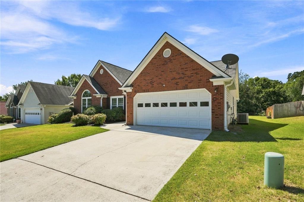 2762 Hillvale Cove Way