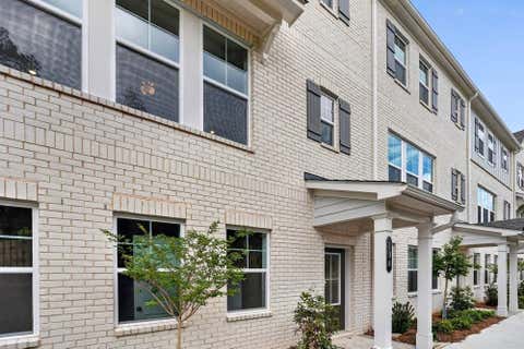 Townhouse For Sale - 104 Epperly Way<br/> Tucker, GA 30084