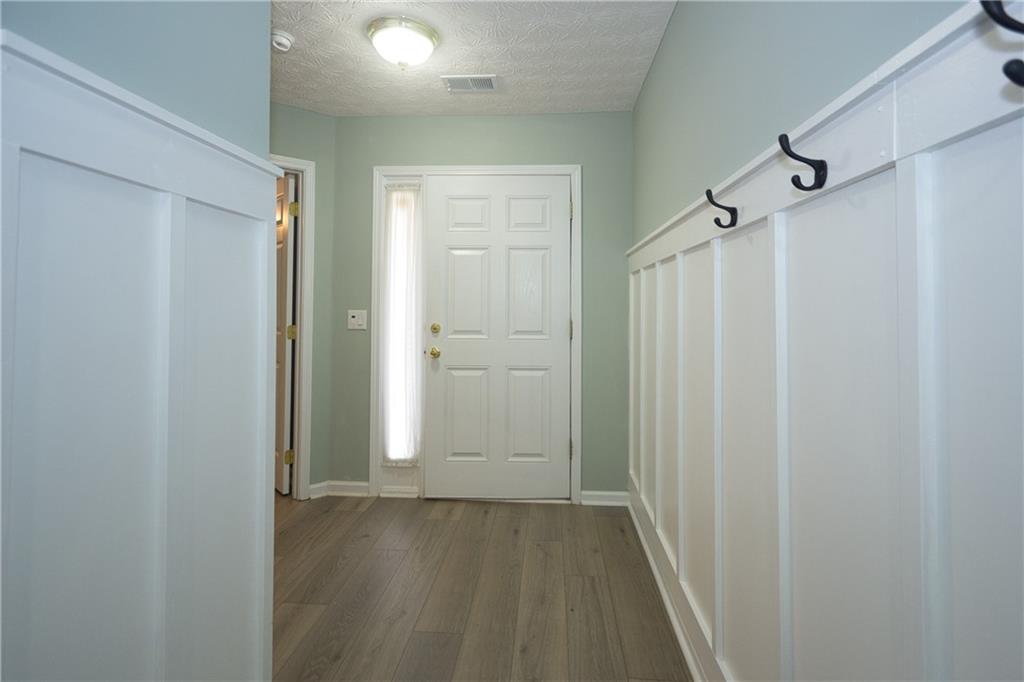 942 Village View Circle, Loganville, Georgia image 4