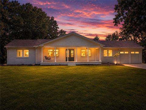 Homes For Sale - 745 Honeysuckle Road<br/> Gainesville, GA 30501