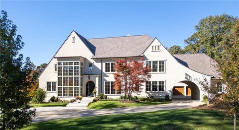 Photo of 914 Buckingham Circle NW, Atlanta, GA 30327 (MLS # 7722050)