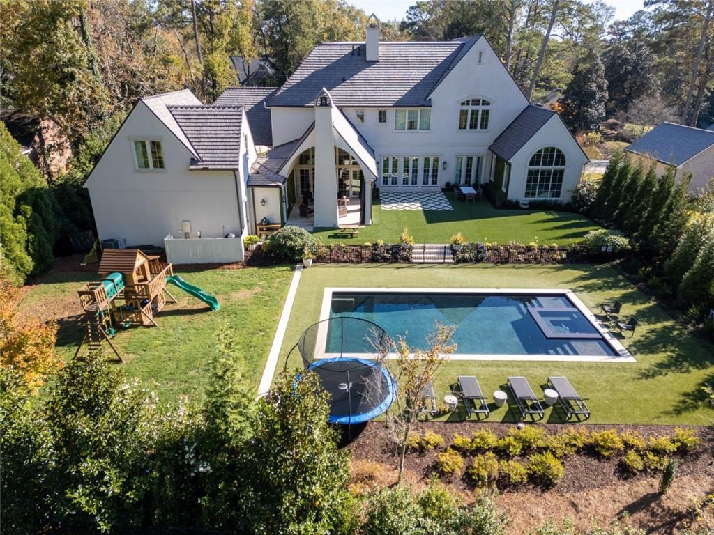 914 Buckingham Circle NW