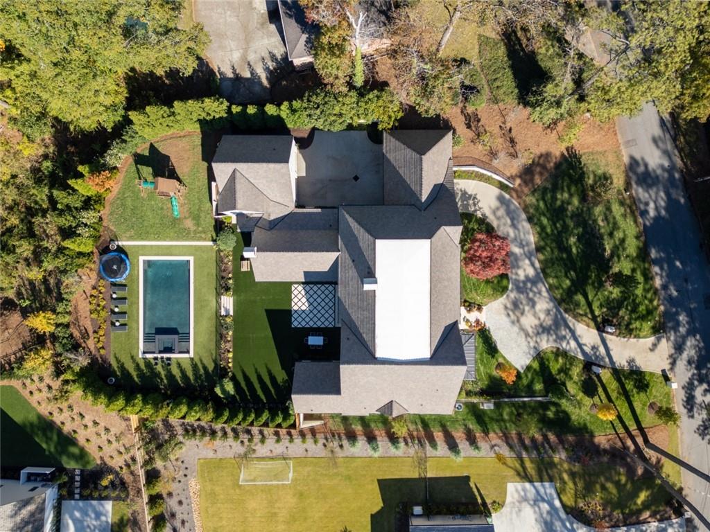 914 Buckingham Circle NW