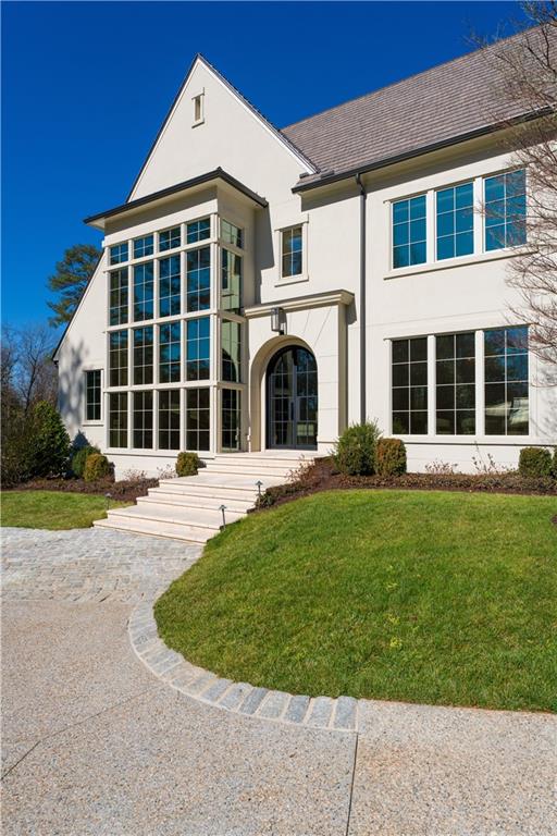 914 Buckingham Circle NW