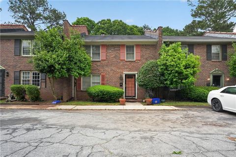 Townhouse For Rent - 105 Glen Acres Court<br/> Decatur, GA 30035