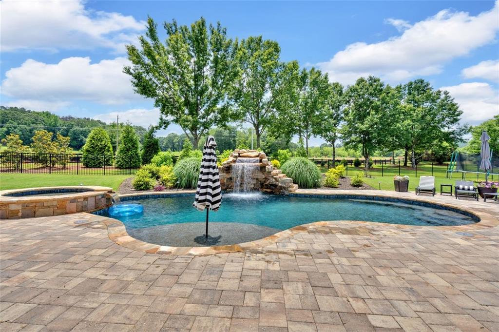 11 LAUREL Trace SE