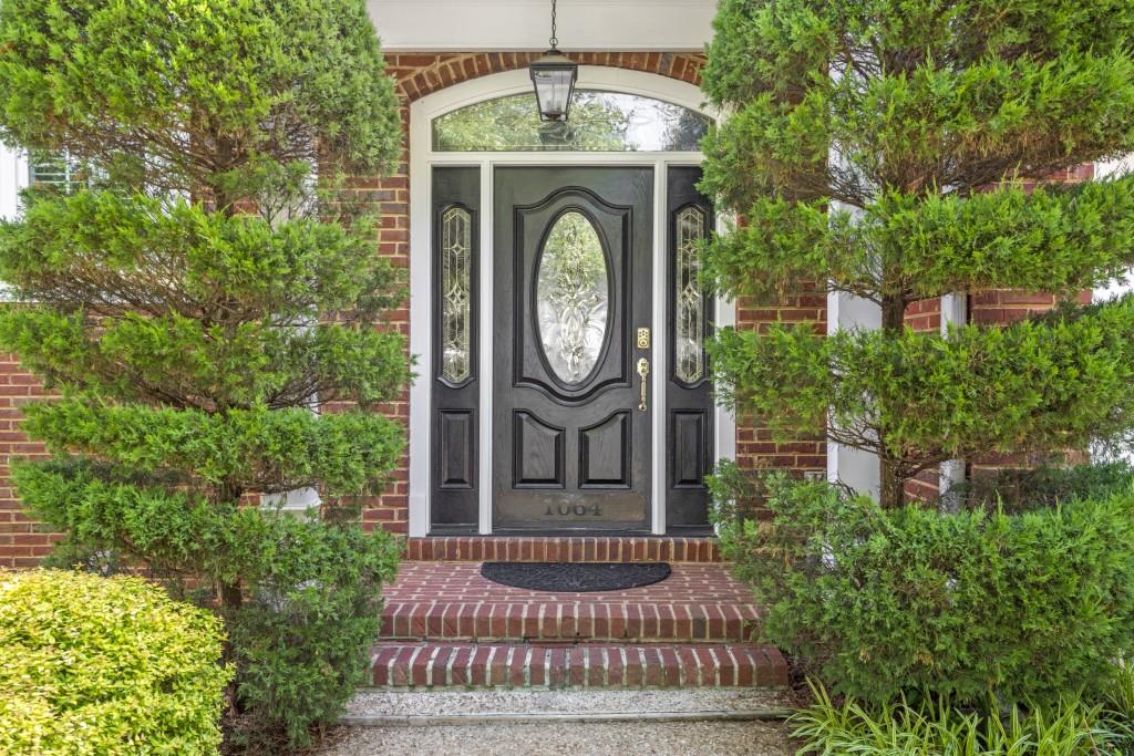 1064 Saint James Crossing