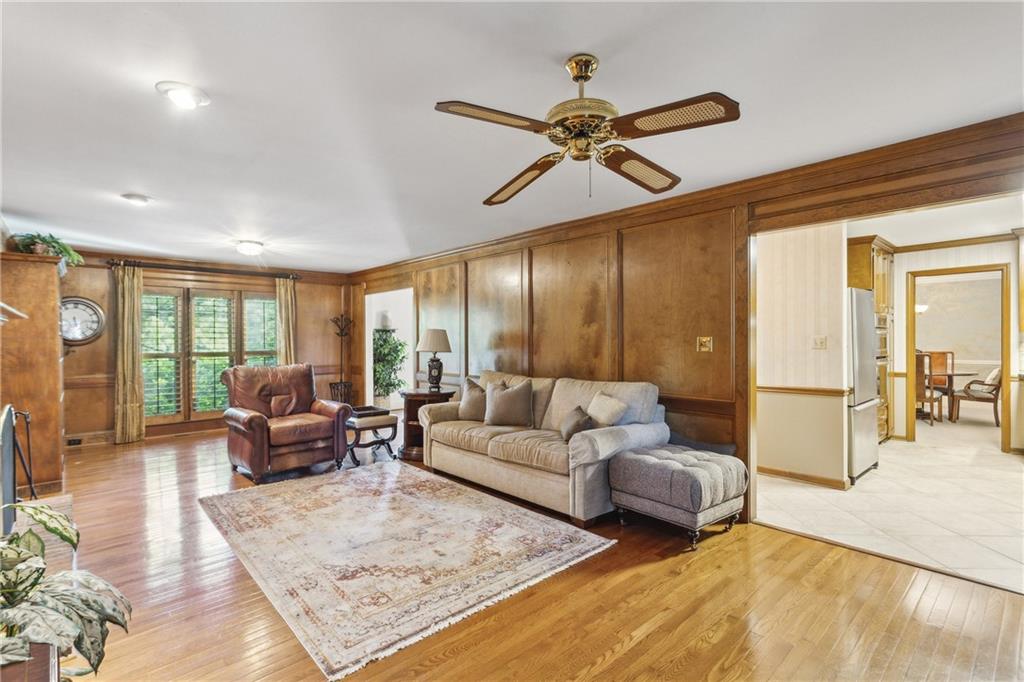 3298 Robinson Oaks Way, Marietta, Georgia image 12