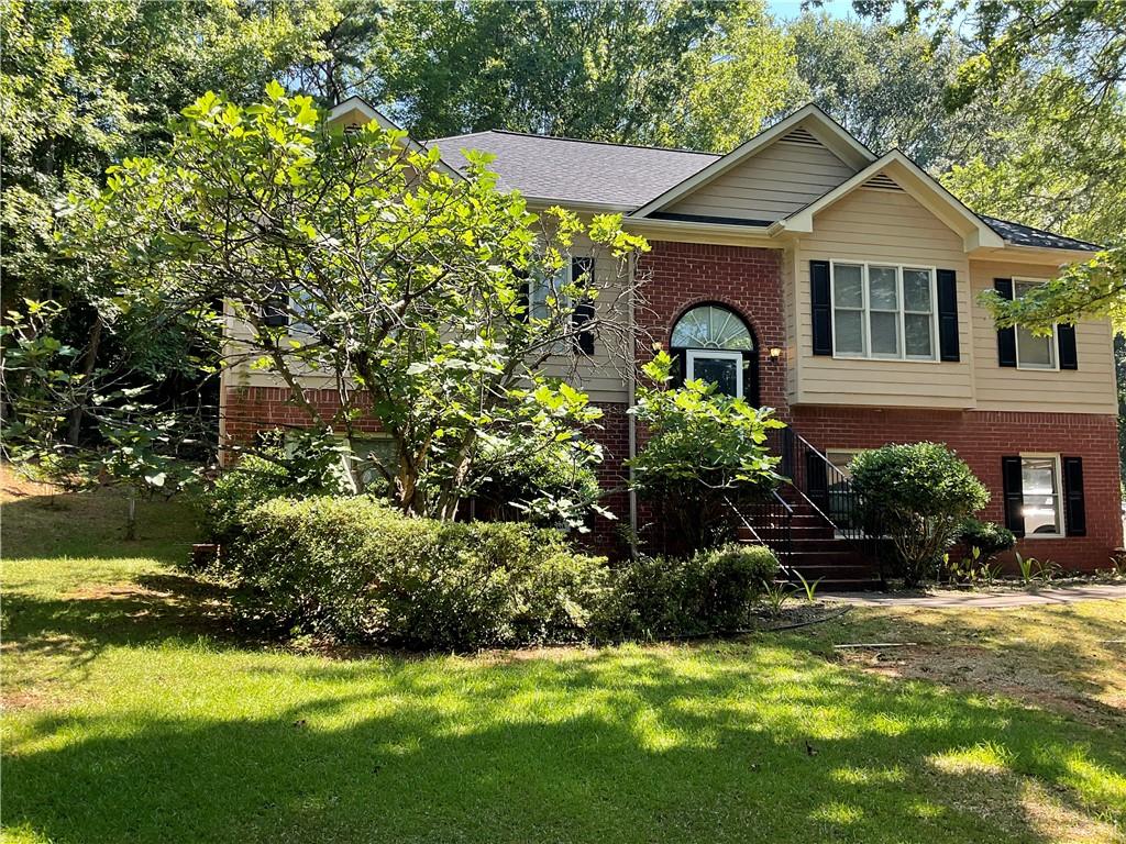 Welcome to this spacious split foyer home nestled on a quiet cul-de-sac lot! This home offers 3 bedrooms and 2 full bathrooms on the upper level, along with a cozy family room with a fireplace and a separate dining room, and a kitchen with a breakfast area- perfect for everyday living and entertaining. Downstairs, you'll find even more space with a large second family room, two versatile bonus rooms ideal for an office, guest room, or workout space, and a convenient half bath. Enjoy outdoor living in the fenced-in area, offering privacy and room to play, garden, or relax. Located on a cul-de-sac, this home combines space, comfort, and a great location-don't miss out!