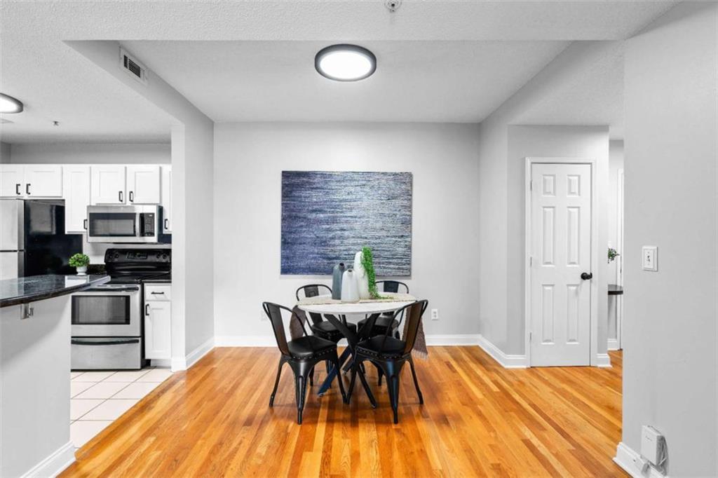 1075 Peachtree Walk A-307