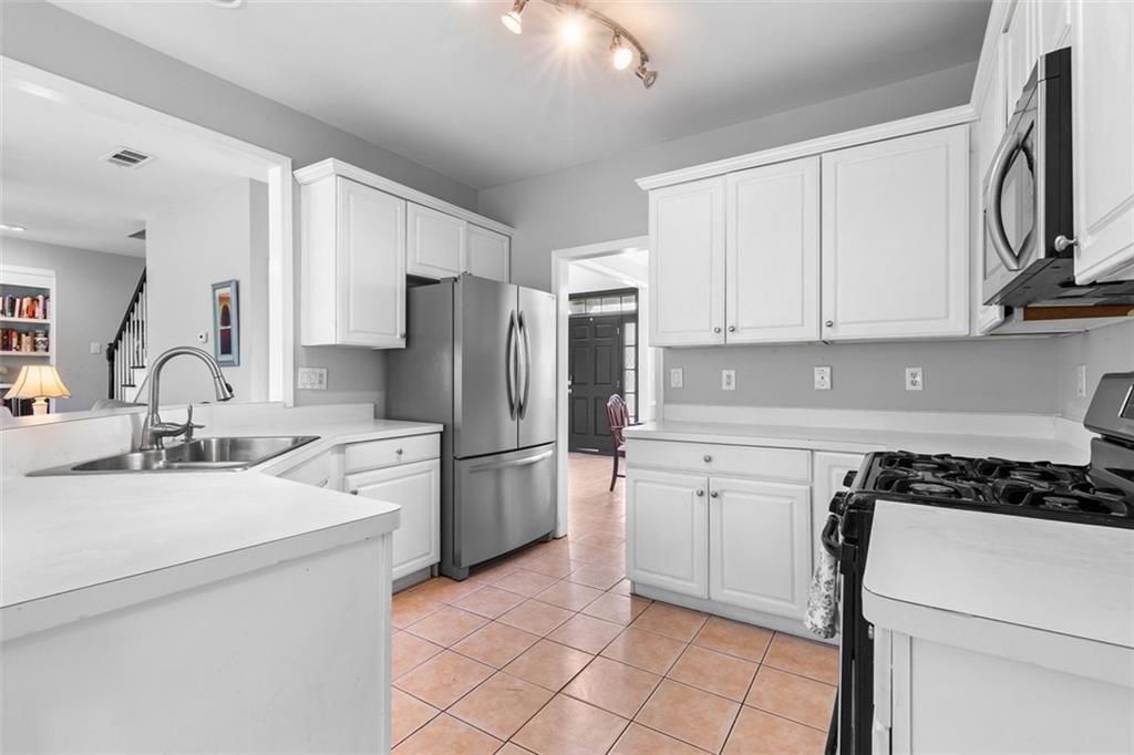 9307 Glenleigh Way, Jonesboro, Georgia image 13