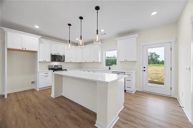 Toccoa, Georgia 30577, United States, 3 Bedrooms Bedrooms, ,2 BathroomsBathrooms,Residential,Active,8361