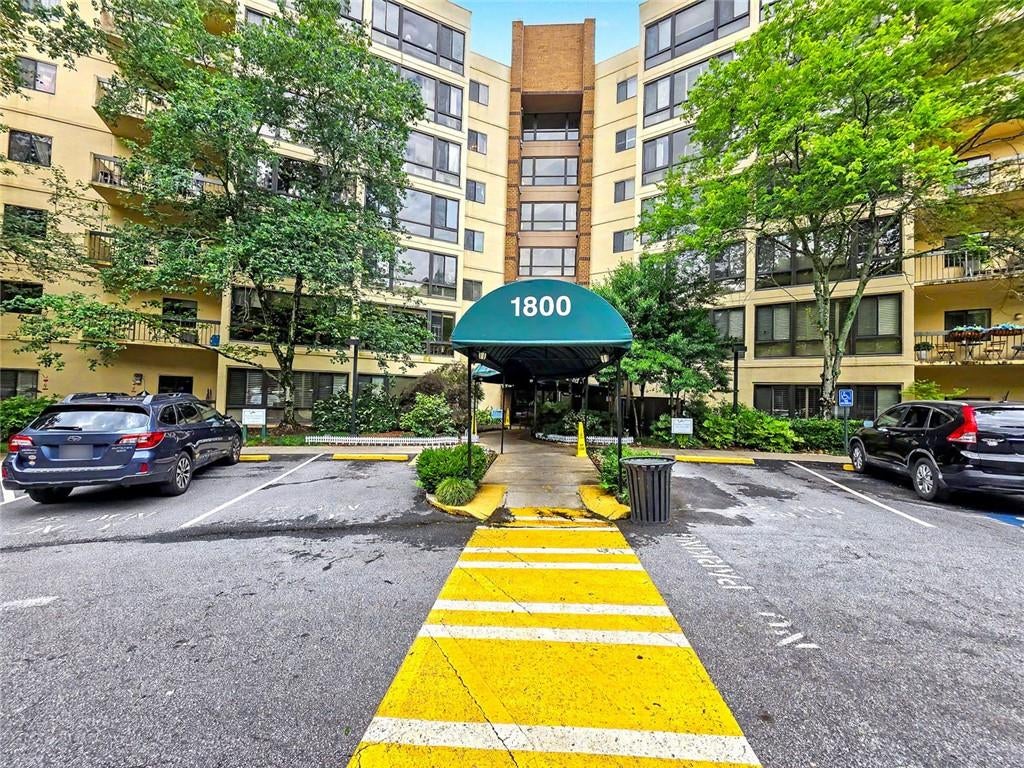 1800 Clairmont Lake 301