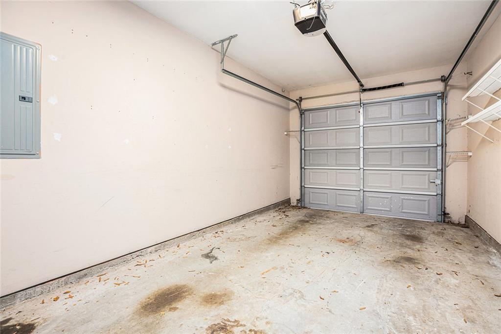 OLDE PEACHTREE TOWNHOMES - Residential