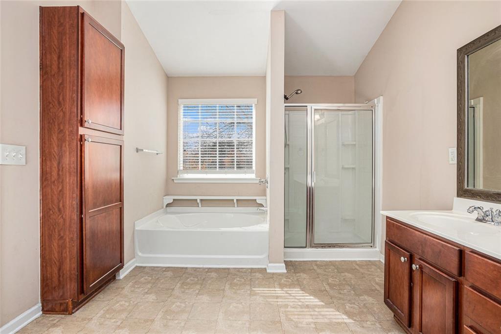 OLDE PEACHTREE TOWNHOMES - Residential