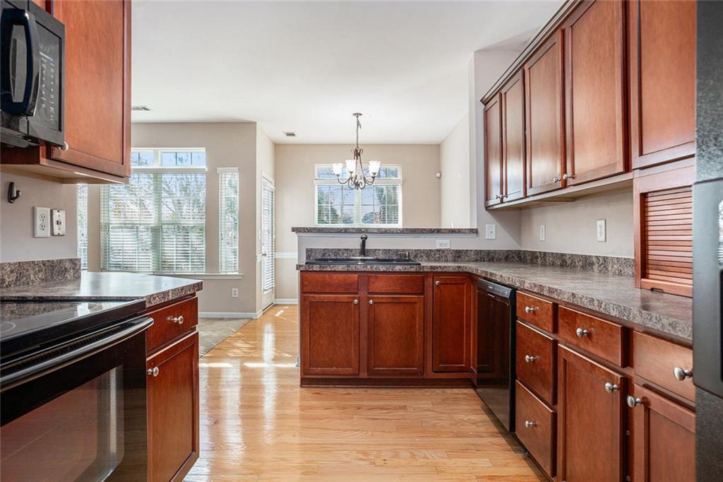 OLDE PEACHTREE TOWNHOMES - Residential