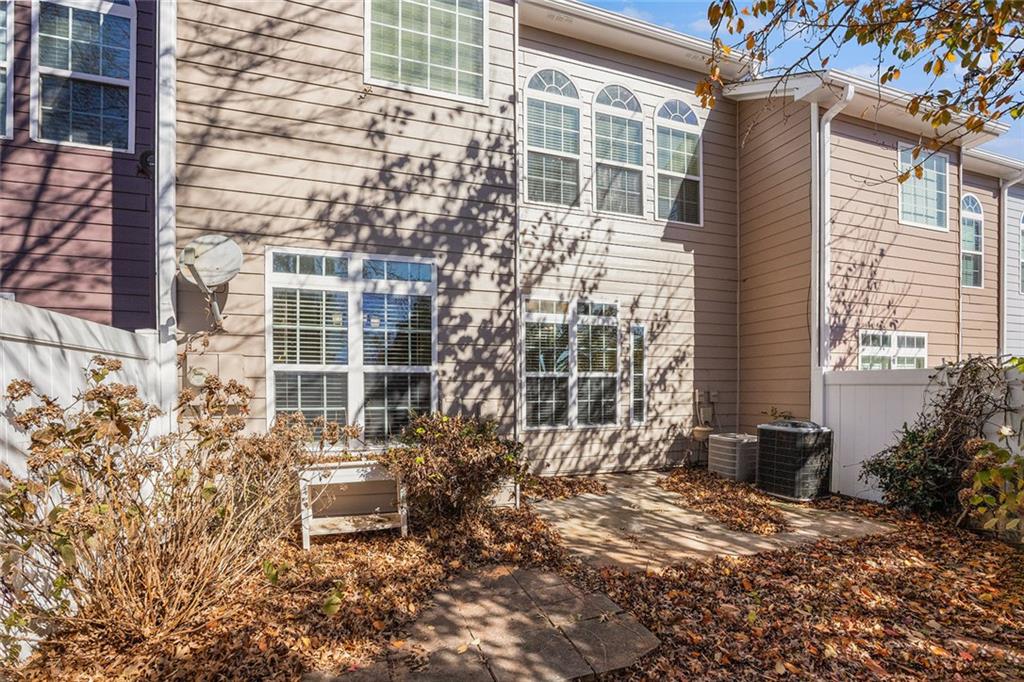 OLDE PEACHTREE TOWNHOMES - Residential