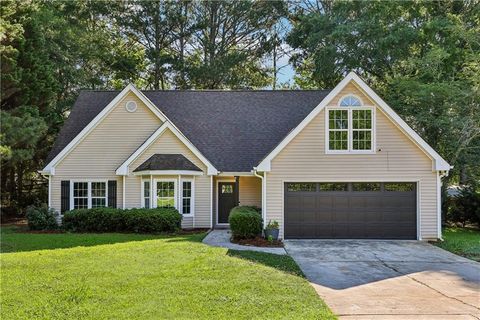 Homes For Sale - 2360 Huntington Drive<br/> Loganville, GA 30052